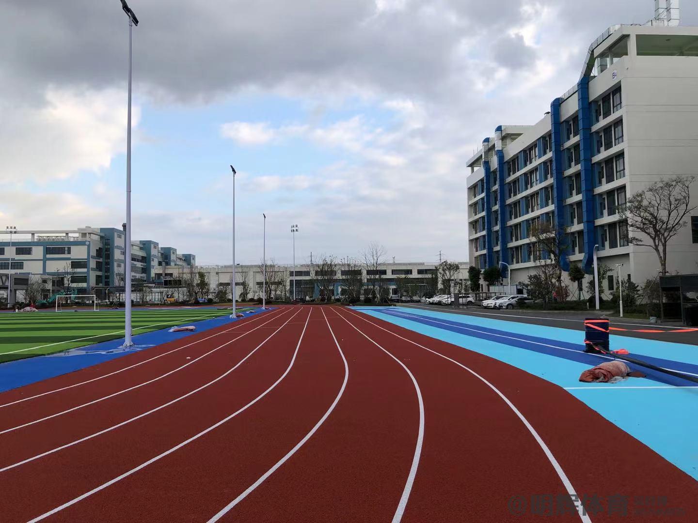 仲巴200米塑胶跑道